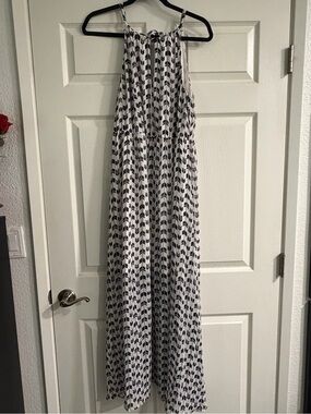 Sleeveless white & black Maxi Dress